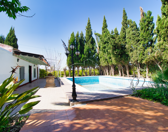 Image No.1-4 Bed Country Property for sale