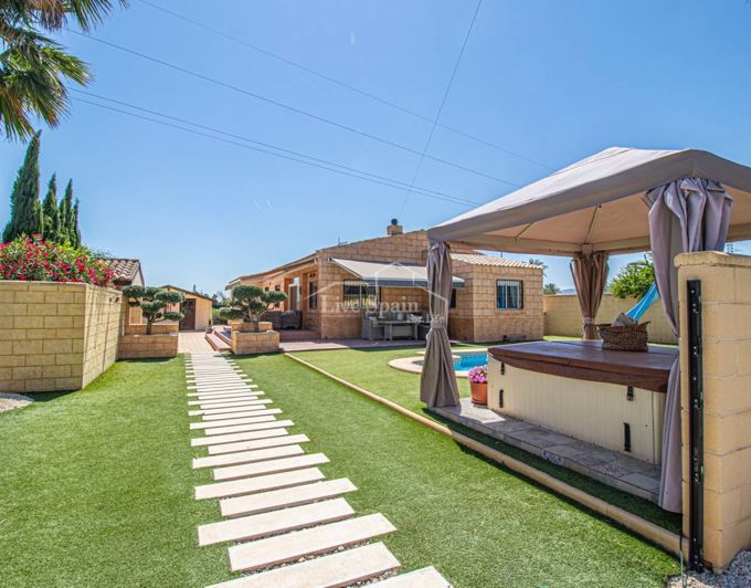 Image No.5-5 Bed Country Property for sale