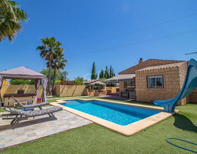 Image No.6-5 Bed Country Property for sale