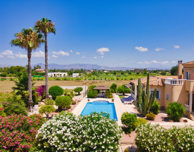 Image No.1-4 Bed Country Property for sale