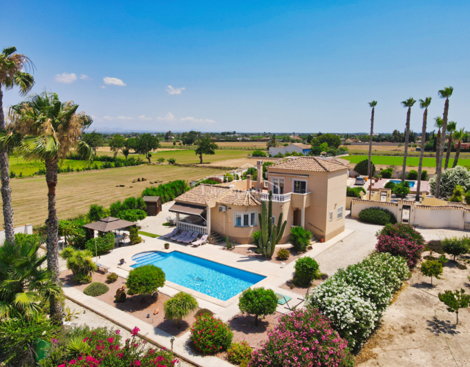 Image No.1-4 Bed Country Property for sale
