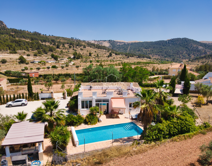 Image No.1-5 Bed Country Property for sale