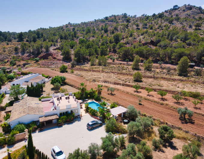 Image No.6-5 Bed Country Property for sale