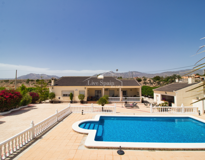 Image No.2-5 Bed Country Property for sale