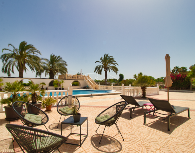 Image No.5-5 Bed Country Property for sale