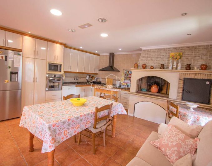 Image No.6-5 Bed Property for sale