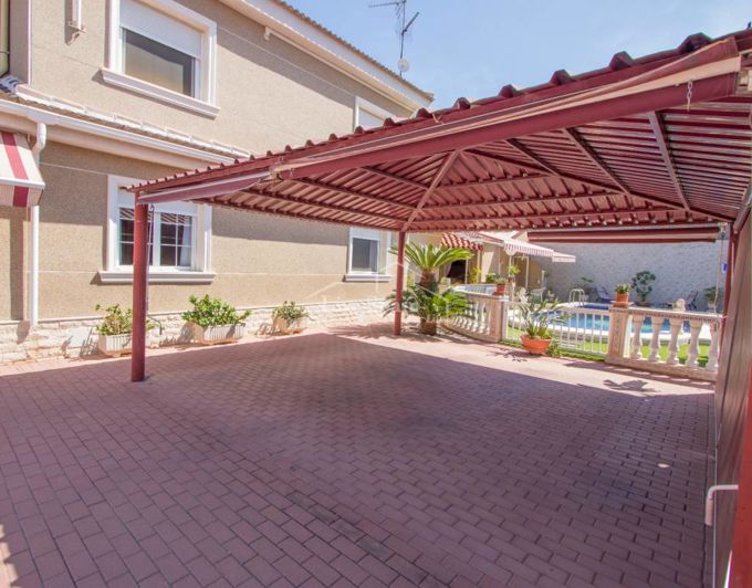 Image No.8-5 Bed Property for sale