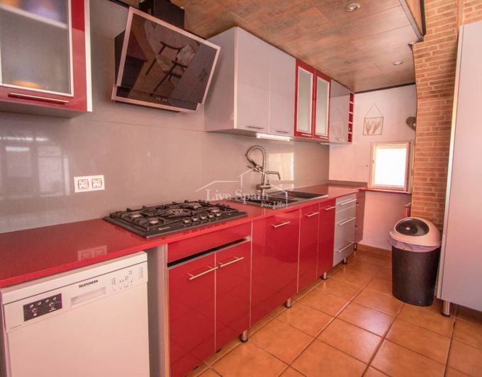 Image No.8-4 Bed Country Property for sale