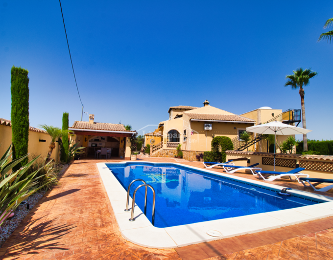 Image No.1-4 Bed Country Property for sale