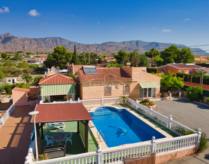 Image No.2-5 Bed Country Property for sale