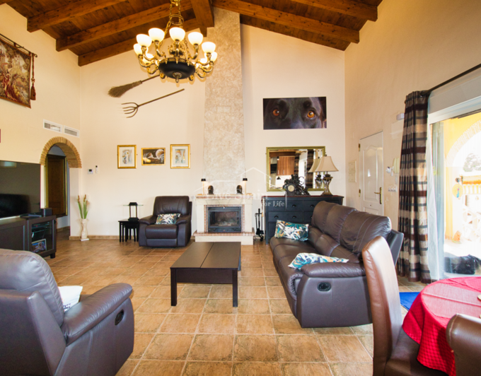 Image No.10-4 Bed Country Property for sale