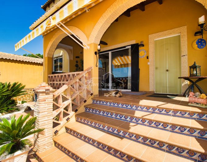 Image No.6-4 Bed Country Property for sale