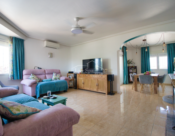 Image No.7-4 Bed Country Property for sale