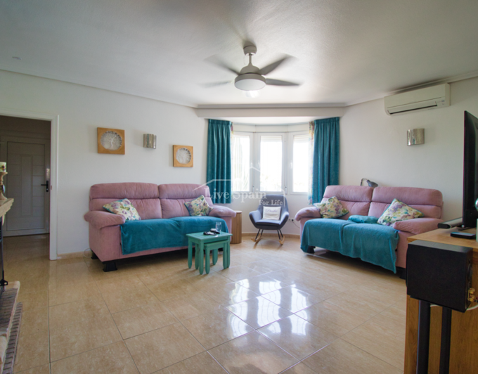 Image No.9-4 Bed Country Property for sale