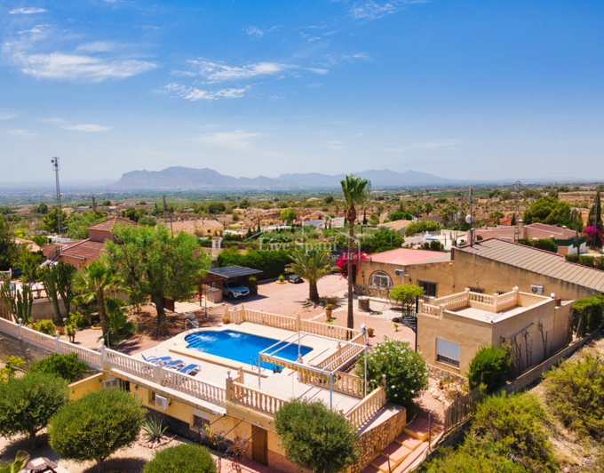 Image No.2-5 Bed Country Property for sale