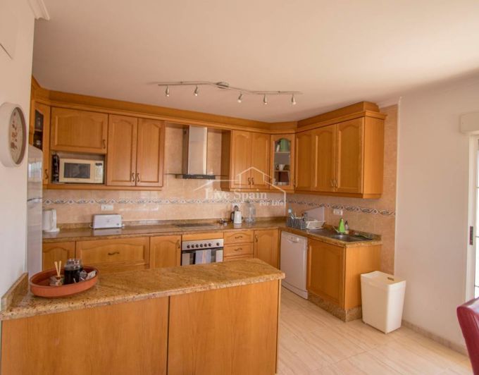 Image No.8-5 Bed House for sale