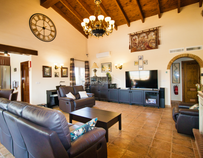 Image No.8-4 Bed Country Property for sale