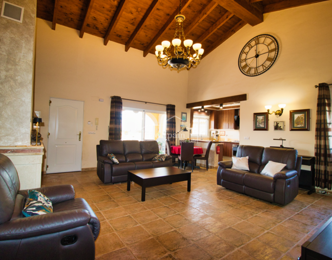 Image No.9-4 Bed Country Property for sale