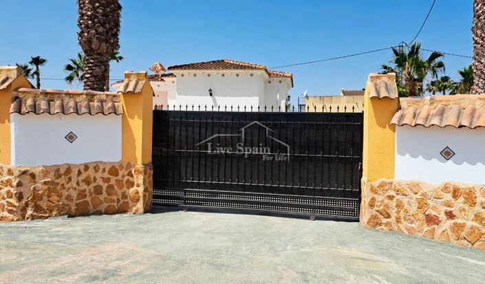 Image No.8-3 Bed Country Property for sale