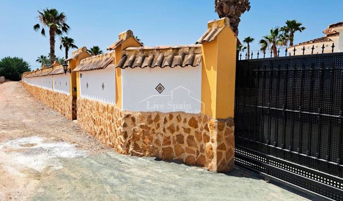 Image No.9-3 Bed Country Property for sale