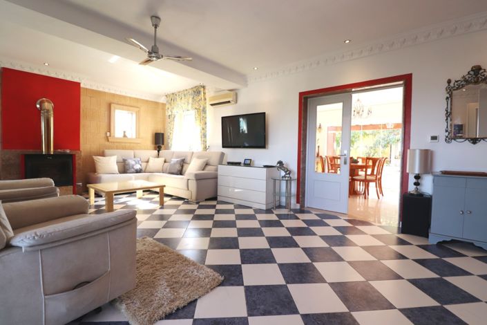 Image No.10-3 Bed Property for sale