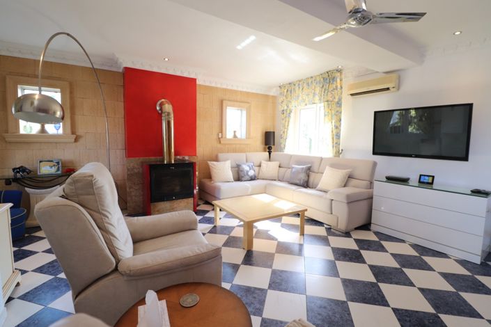 Image No.11-3 Bed Property for sale