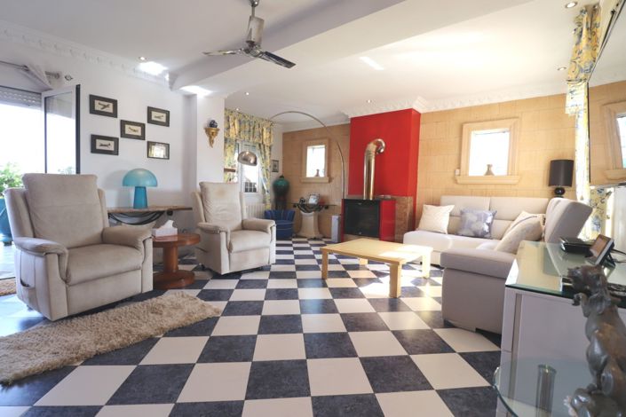 Image No.12-3 Bed Property for sale