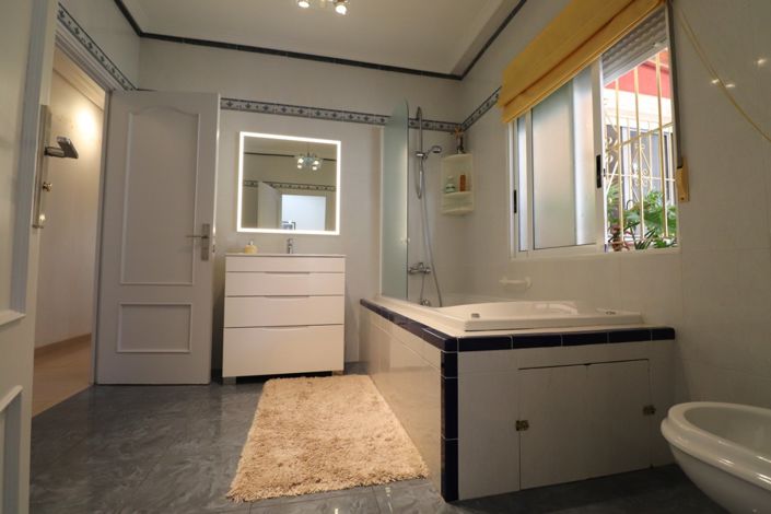 Image No.24-3 Bed Property for sale