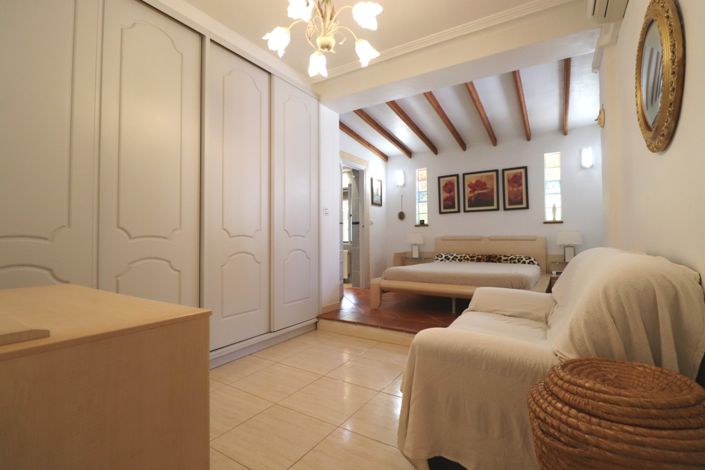 Image No.26-3 Bed Property for sale