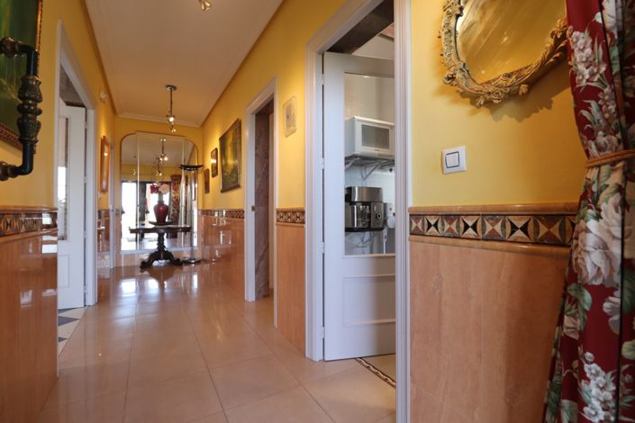 Image No.8-3 Bed Property for sale