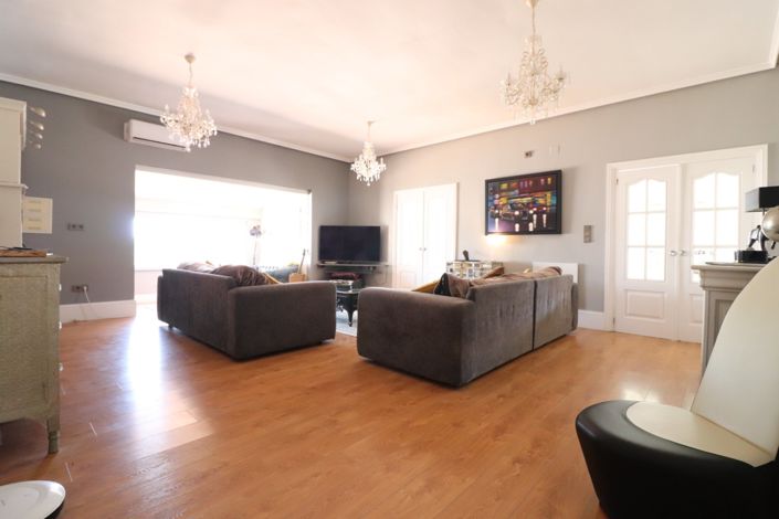 Image No.11-6 Bed Country Property for sale