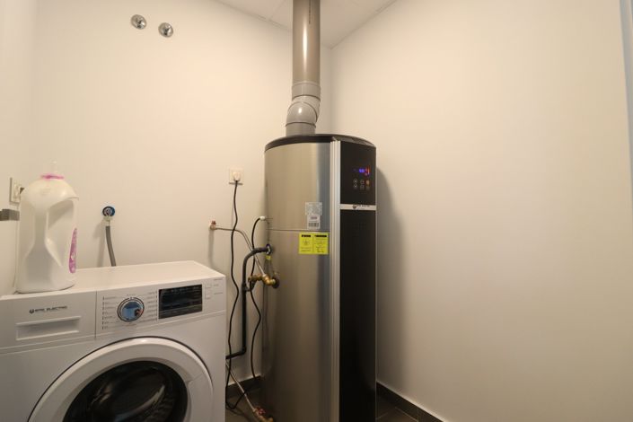 Image No.12-3 Bed Property for sale