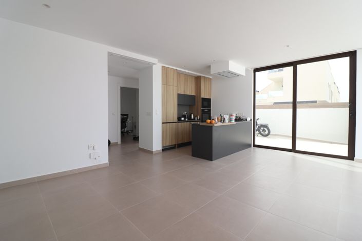 Image No.3-3 Bed Property for sale