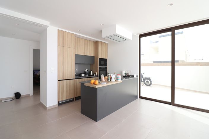 Image No.6-3 Bed Property for sale