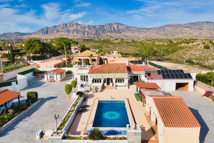 Image No.3-3 Bed Country Property for sale