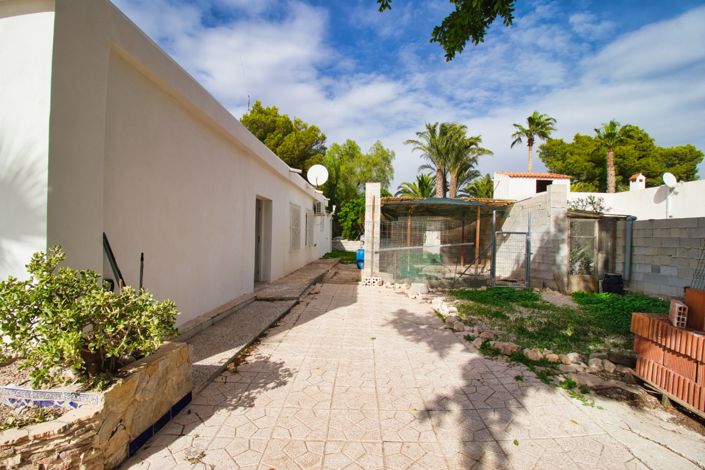 Image No.6-3 Bed Country Property for sale