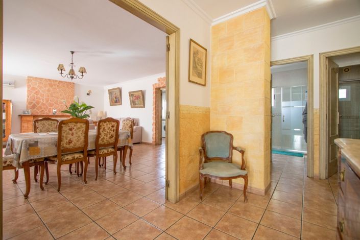 Image No.7-4 Bed Country Property for sale