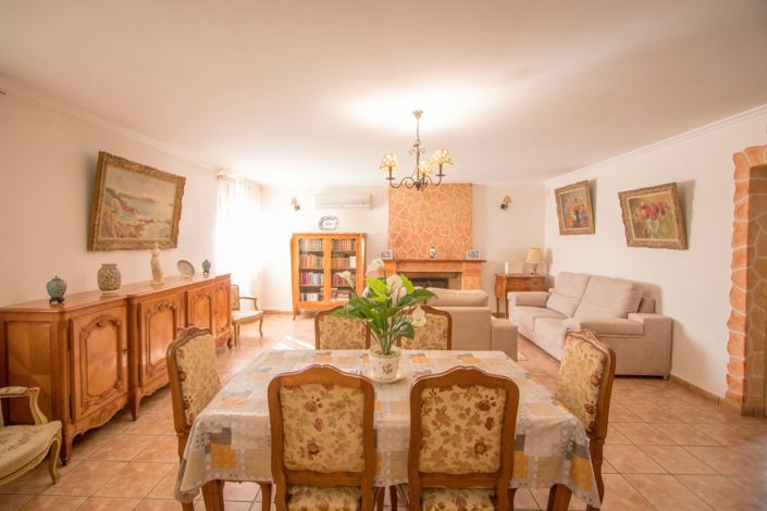 Image No.9-4 Bed Country Property for sale