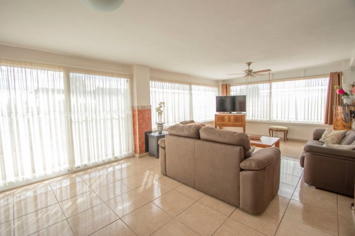 Image No.4-4 Bed Country Property for sale