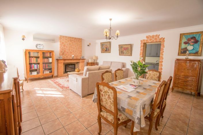 Image No.9-4 Bed Country Property for sale