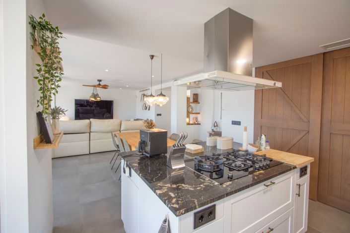 Image No.20-4 Bed Apartment for sale