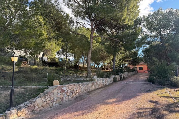 Image No.37-3 Bed Country Property for sale