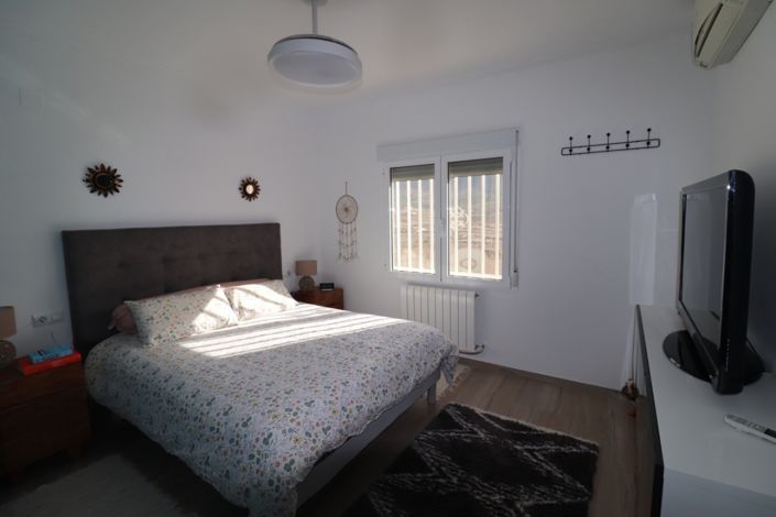 Image No.43-4 Bed Country Property for sale