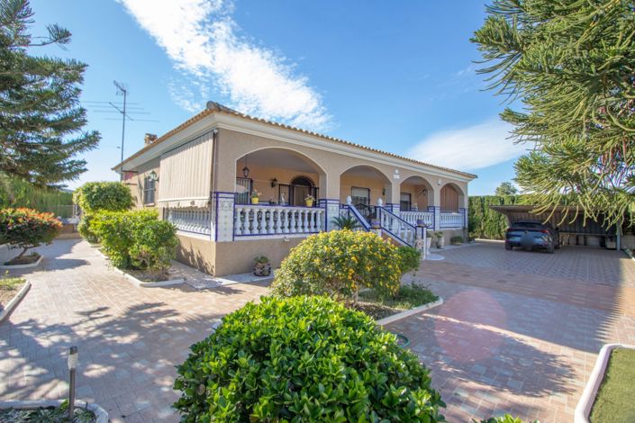 Image No.2-4 Bed Country Property for sale