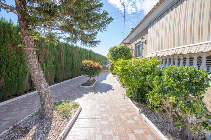 Image No.34-4 Bed Country Property for sale