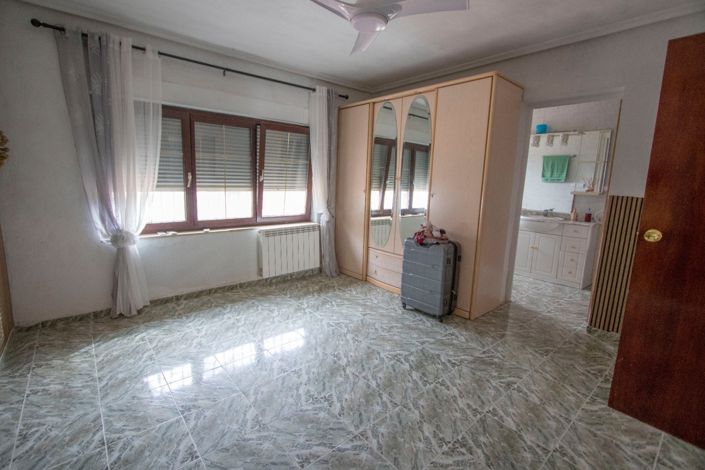 Image No.6-7 Bed Country Property for sale