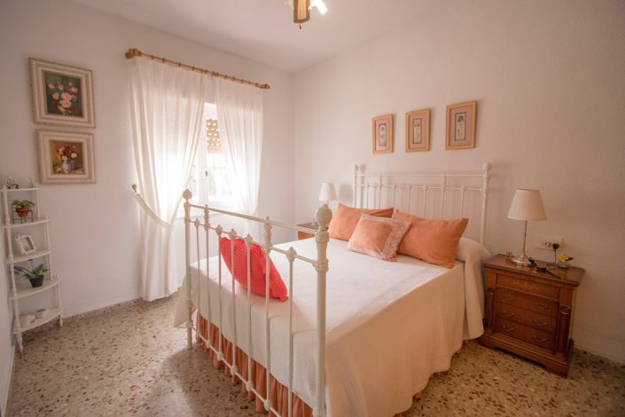 Image No.28-4 Bed Country Property for sale