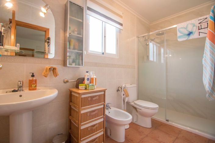 Image No.19-2 Bed Country Property for sale