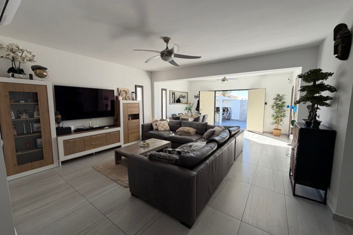 Image No.17-5 Bed Property for sale