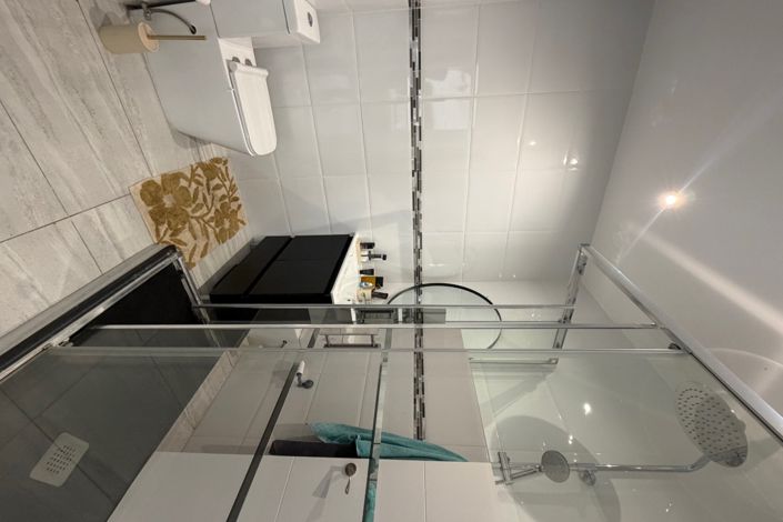 Image No.20-5 Bed Property for sale